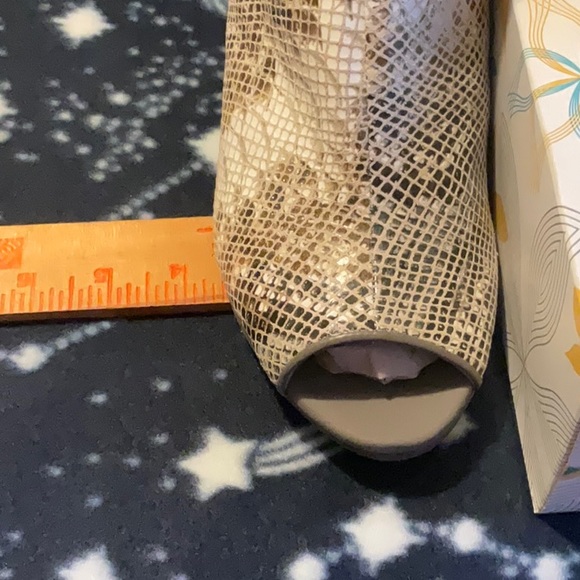 Naughty Monkey Kuda Multi Color Snake Print Leather Wedge Bootie Size 9.5, NIB - Picture 11 of 16